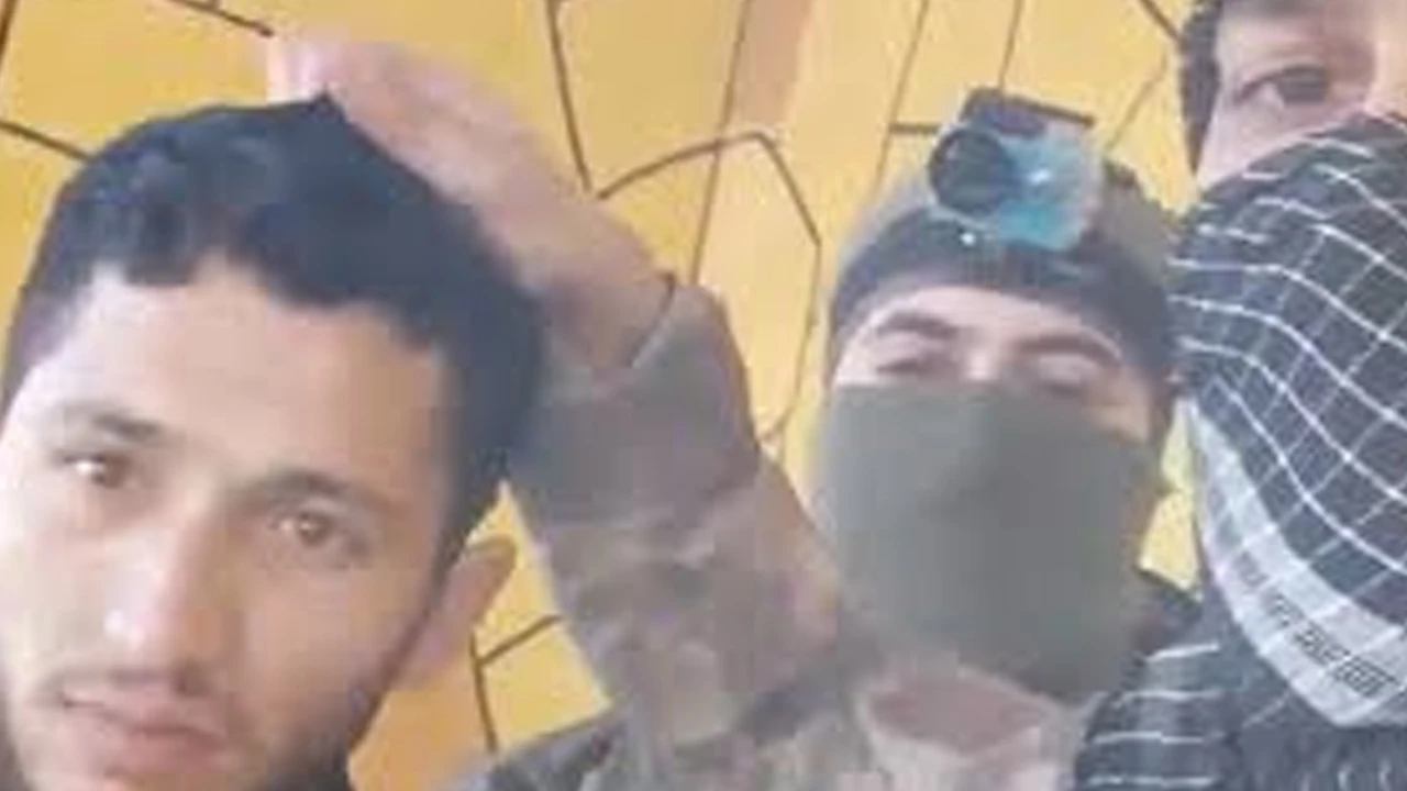 Suriye'de muhaliflerden esir aldıkları Esad askerine Ronaldo sorusu!