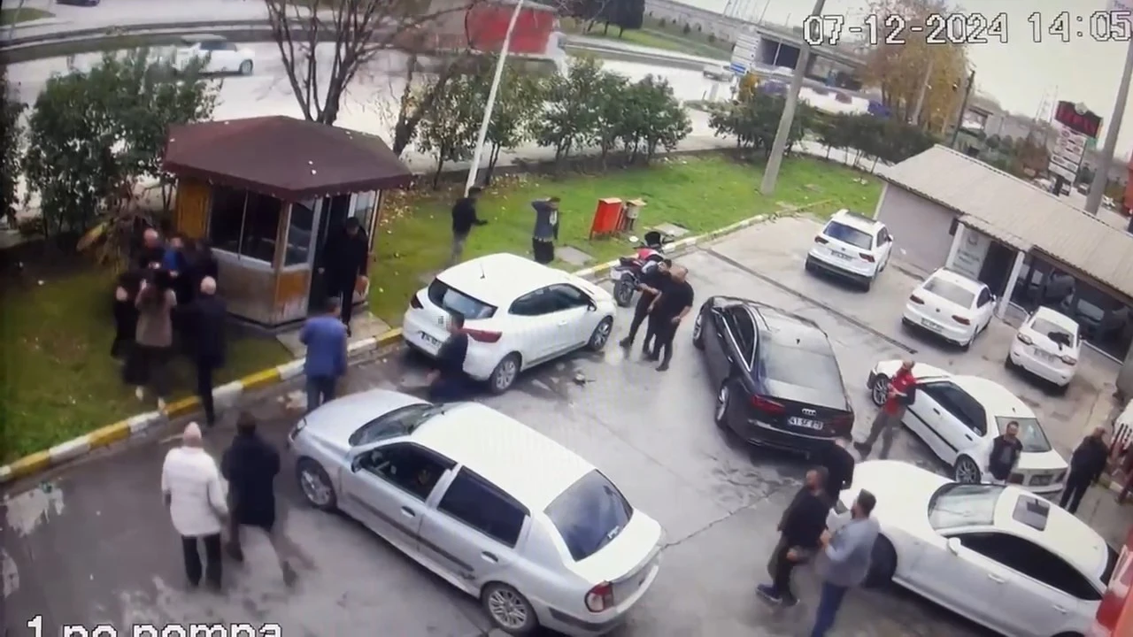 Benzinlikte bıçak ve oraklarla kavga! Bir polisin yaralandığı olayın sebebi basit uyarı çıktı