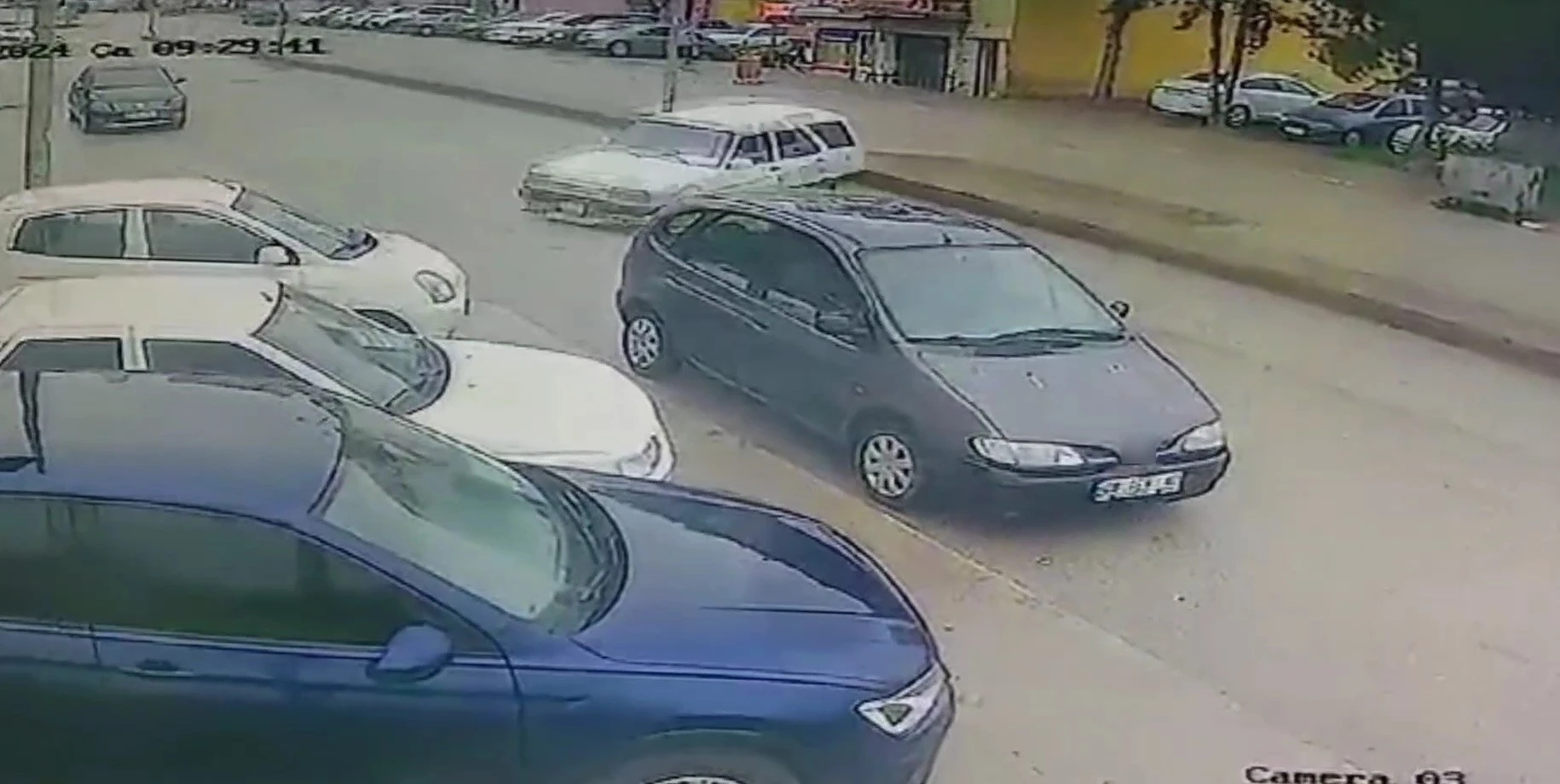 Ehliyetsiz sürücü dehşet saçtı! 'Dur' ihtarına uymadı kaza yapınca yakayı ele verdi
