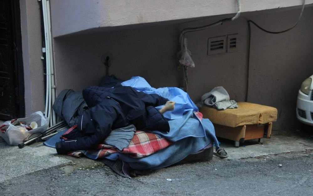 'Gidecek yerim yok soğuktan öleceğim' diyordu! Yardım çığlığını duyan olmadı