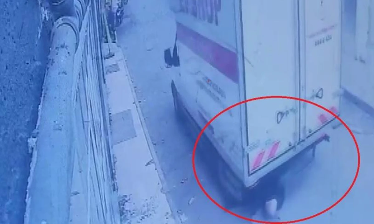 Feci kaza kamerada! Kamyonet yaşlı adamı ezdi