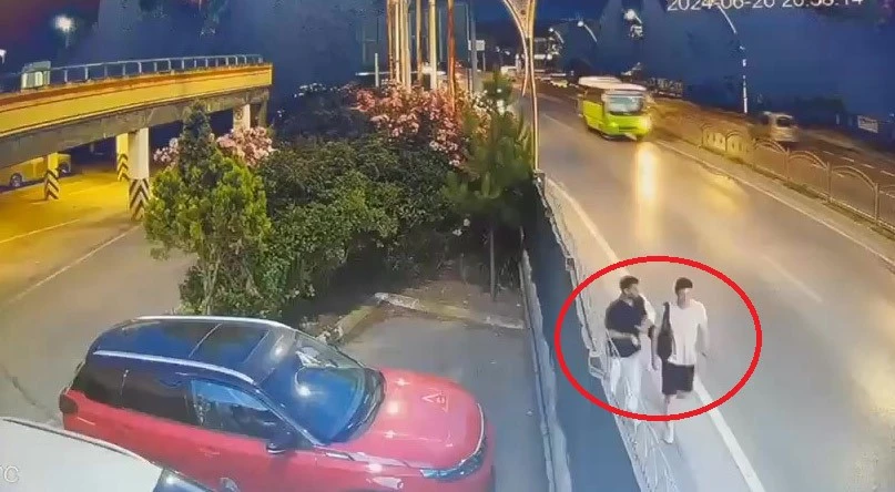 Kocaeli'de 2 gencin feci şekilde can verdiği kazanın görüntüleri ortaya çıktı