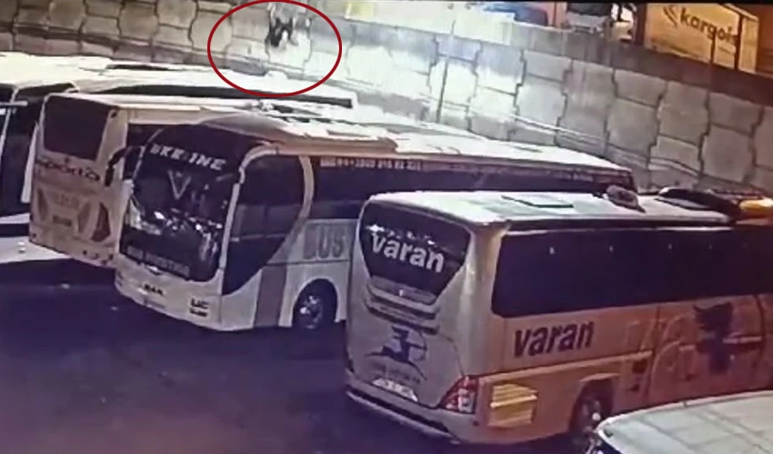 Bayrampaşa'daki feci olayın görüntüleri ortaya çıktı! 10 metre yükseklikten beton zemine çakıldılar