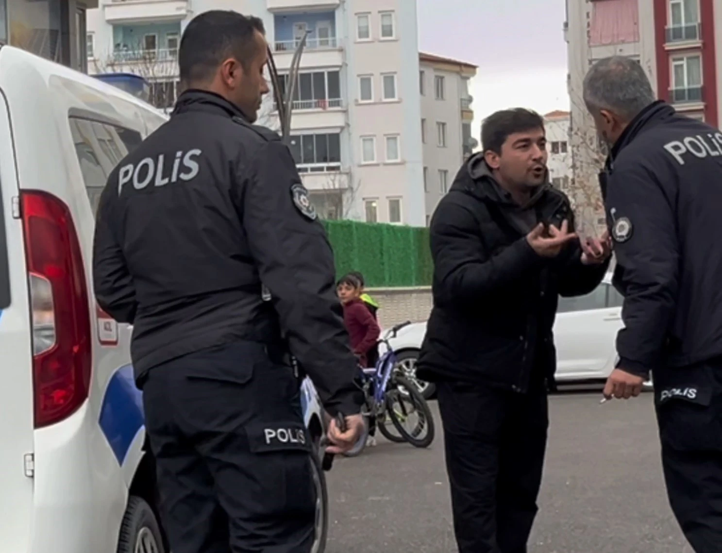 Aile içi kavgadan yakalandı: "Beni döv" diye polise yalvardı