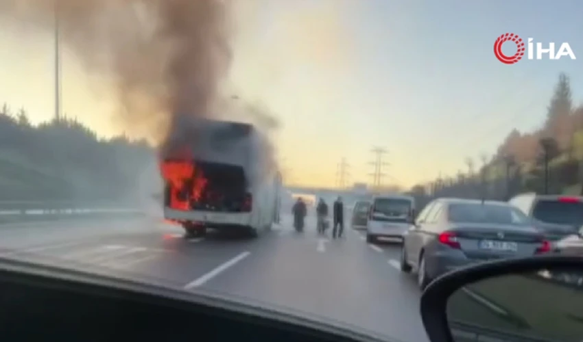 İstanbul'da yolcu otobüsü alev alev yandı! Korku dolu anlar kamerada