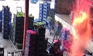 Dehşet anları kamerada! Isınmak isteyen işçiler ölümden döndü