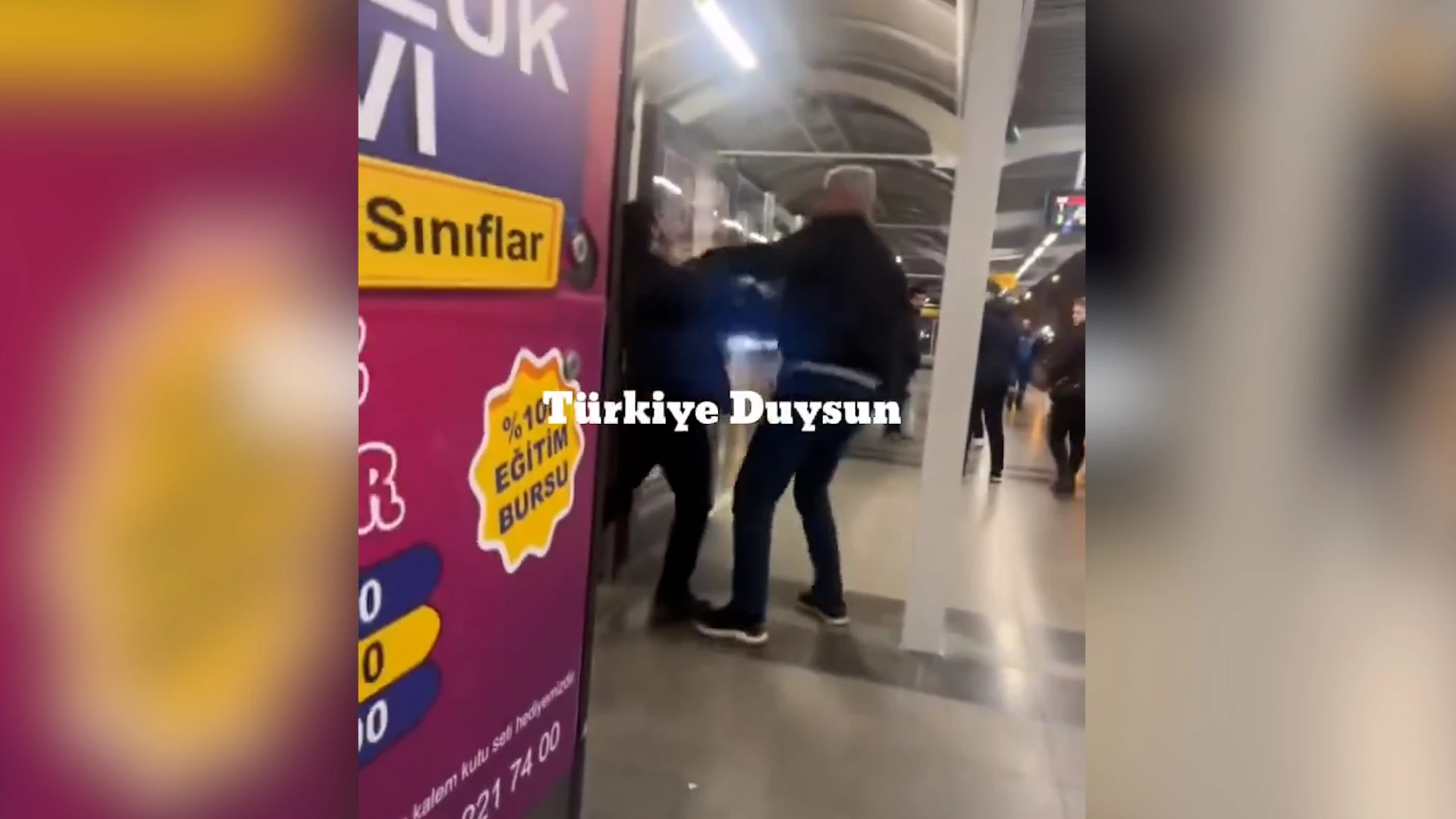 Metroda akılalmaz kavga! 'Omuzuma çarptın' deyip saldırdı