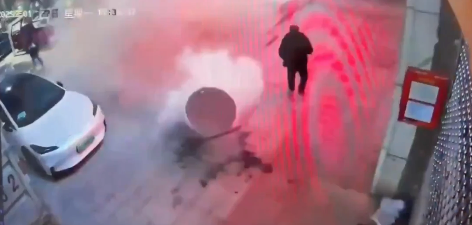 Çin'de dehşet verici olay! Havai fişeği rögara attı sonrası korkunç...