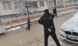 Polislerin çocuklarla kar topu oynadığı anlar yüzleri güldürdü - YAŞAM