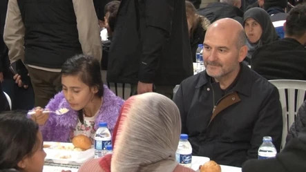 Bakan Soylu depremzedeler ile iftar yaptı - Gündem