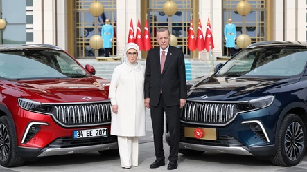 Son dakika: İlk TOGG Cumhurbaşkanı Erdoğan'a teslim edildi! Dikkat çeken plaka detayı... - Ekonomi