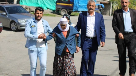 110 yaşında sandık başında: Safiye nine oyunu kullandı - Secim-2023