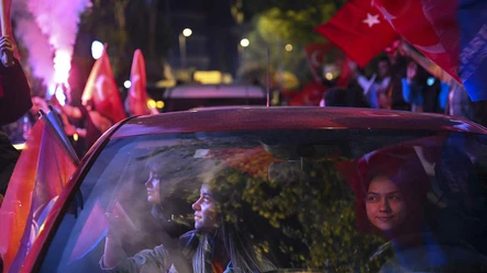 Türkiye ve dünyada seçim kutlamaları erken başladı: Binlerce vatandaş sokaklara döküldü! - Secim-2023