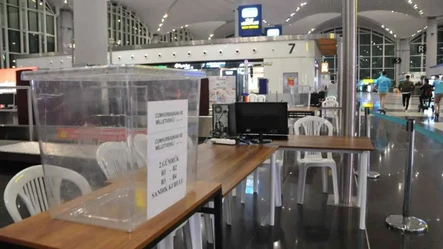 Yurt dışında demokrasi şöleni! Sandığa katılım oranı rekora koşuyor  - Gündem