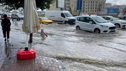 İstanbul'daki sel baskını için uyarı üstüne uyarı: 1 yılda alacağı yağışı 3 günde alacak! - RAMAZAN