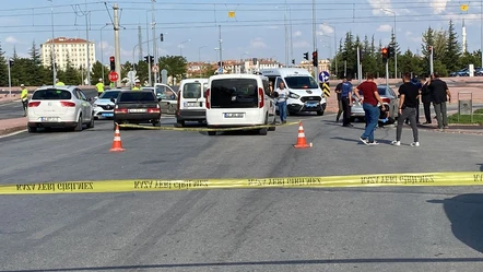 Konya Fırat Caddesi'nde silahlı saldırı sonucu 2 polis yaralandı - Aktüel