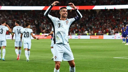 Ronaldo'dan yeni rekor: Futbol tarihinde ilki başardı - Spor