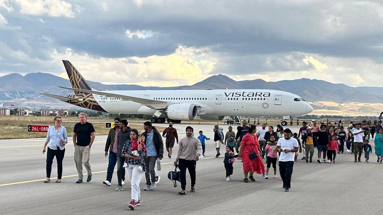 Son dakika | Hindistan uçağında bomba alarmı! Erzurum'a acil iniş yaptı, ekipler arama yapıyor - Gündem