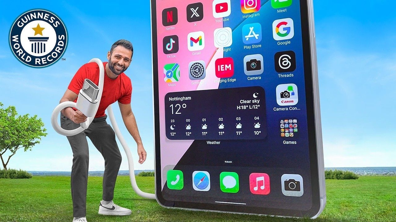 Ünlü YouTuber dev iPhone inşa etti: Boyu 2 metreden uzun - Teknoloji