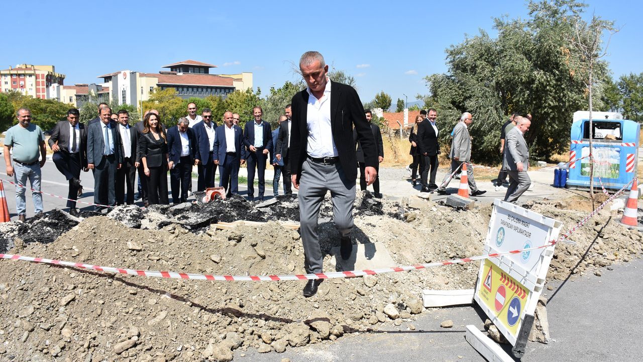 TFF Başkanı İbrahim Hacıosmanoğlu'nun zor anları: Hendekten atladı! - Futbol