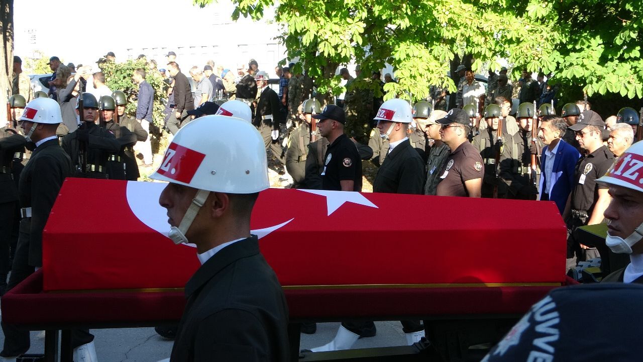 Şehit Uzman Çavuş Mehmet Kökcü, Malatya Şehitliği'ne defnedildi - Aktüel