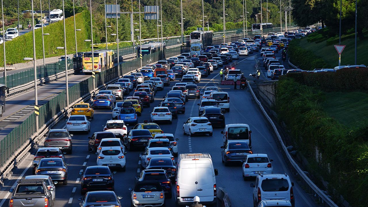 İstanbul'da trafik yoğunluğu! Yollar kilitlendi - Gündem