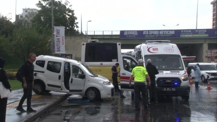 İstanbul'da trafiği felç eden zincirleme kaza: İETT otobüsü otomobil ve minibüsü biçti! - Gündem