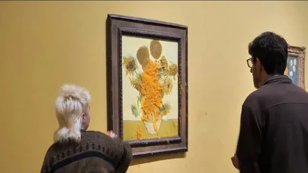 İngiltere'de şaşkına çeviren olay! Van Gogh tablosuna çorba fırlattılar - Dünya