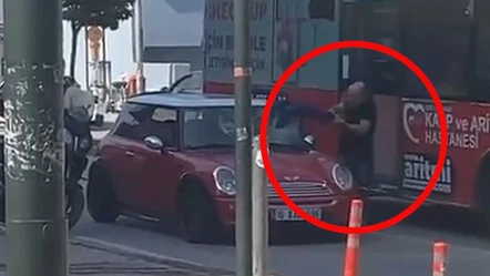 Polise kızdı, milyonluk aracını gözünü kırpmadan parçaladı! Şoke eden anlar kamerada - Gündem