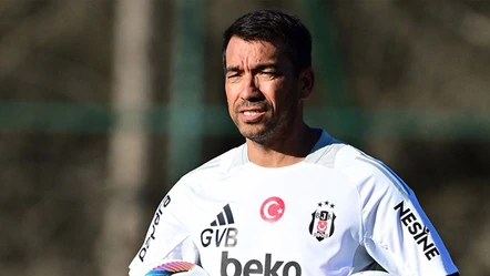 Van Bronckhorst'tan Eintracht Frankfurt maçı öncesi dikkat çeken açıklama: O sebebini biliyor! - Spor