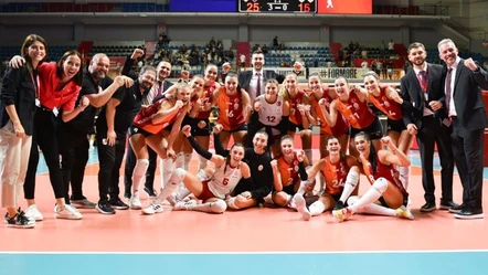 Galatasaray Daikin 7 yıl sonra bir ilki başardı! VakıfBank'a set vermeden mağlup etti - Voleybol