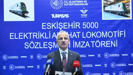 Bakan Uraloğlu müjdeyi verdi!  Eskişehir-5000 lokomotifi Eylül 2025'te raylara inecek - Gündem