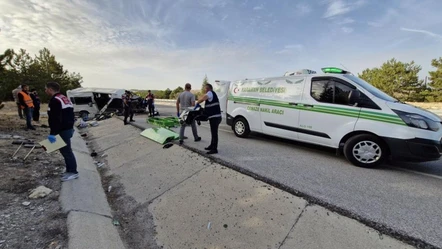 Karaman'da feci kaza! İşçi servisi devrildi: Ölü ve yaralılar var - Gündem