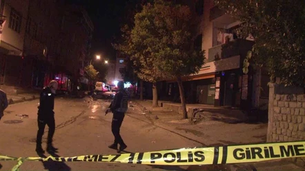 Eşinden ayrılan adam dehşet saçtı! Evi ateşe verip tüm eşyaları sokağa attı - Gündem