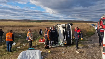 Çorum'da feci kaza! Tır ile işçi servisi çarpıştı: Ölü ve yaralılar var - Gündem