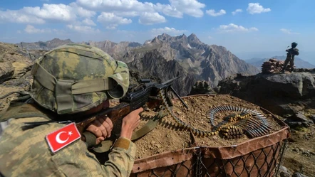 Teröristlerin inleri bir bir bombalanıyor! MSB duyurdu: 7 PKK'lı öldürüldü - Gündem