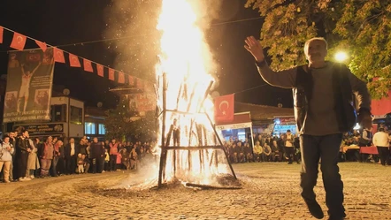 Bu ilçede herkes toplanıp ritüel yaptı: Cumhuriyet için 'sinsin ateşi' yakıldı - Kültür - Sanat