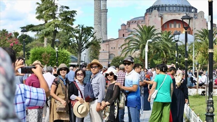 Turizm geliri ve ziyaretçi sayısı arttı! Ülkeye en çok gezi ve eğlence için geldiler - Ekonomi