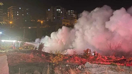 Ankara'da palet deposunda yangın! Rüzgar nedeniyle alevler yayıldı - Gündem