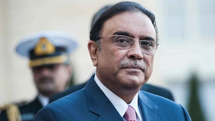 Uçaktan inerken görünmez kaza! Pakistan Cumhurbaşkanı Zardari hastanelik oldu - Dünya