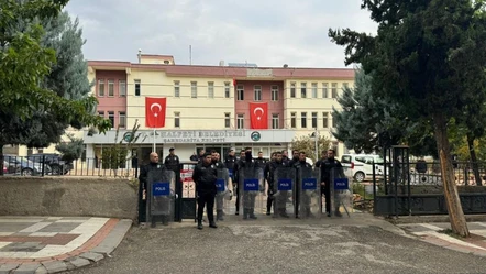 Halfeti’de belediye önünde polislere taşlı saldırı cezasız kalmadı: Çok sayıda tutuklama var! - Gündem