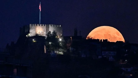 Yılın son Süper Ay'ı yükseliyor! İşte en net görüneceği saat - Yaşam