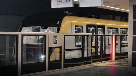 Sürücüsüz metro 5 durağı pas geçti, yolcular zorla durdurdu! Korku dolu anlar kamerada: 'Hızlıca boşaltalım, arkadan metro geliyor' - Gündem