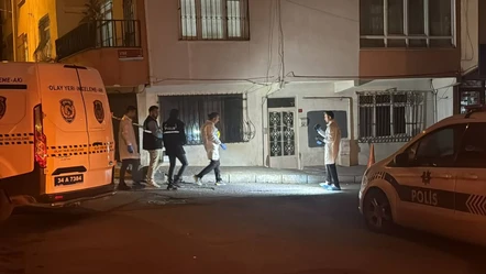 Bağcılar'da polis aracına saldırıp kaçtılar - Gündem