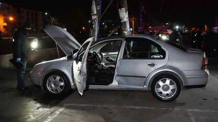 Kırıkkale'de otomobilde patlama! Çakmak doldururken sigara yaktılar: 3 yaralı - Gündem