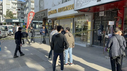 Adana'da kalaşnikoflu soygun! 5 kişiyi yere yatırıp altınları alıp kaçtılar - Gündem