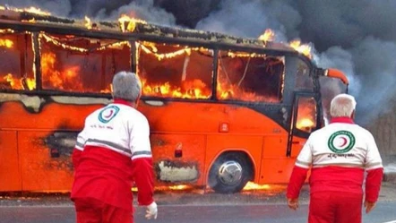 İran'da yolcu otobüsü ile yakıt tankeri çarpıştı: 9 ölü - Dünya