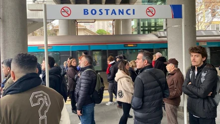 Marmaray Bostancı durağında intihar! Seferler gecikmeli yapılıyor - Gündem