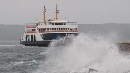 Deniz ulaşımına fırtına engeli! Seferler iptal edildi - Gündem