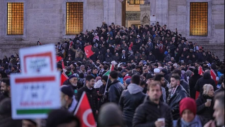 Galata Köprüsü'nde tarihi buluşma! Yüz binlerce kişi Gazze için yürüyor: Tüyleri diken diken eden anlar - Gündem